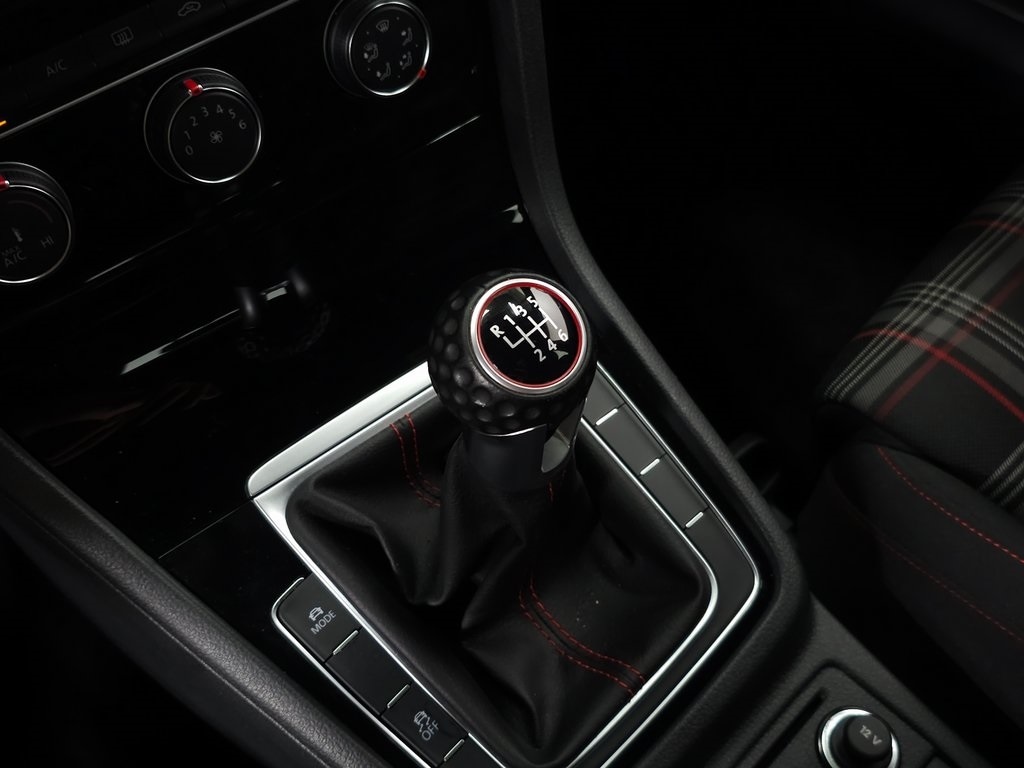 2020 Volkswagen Golf GTI  24