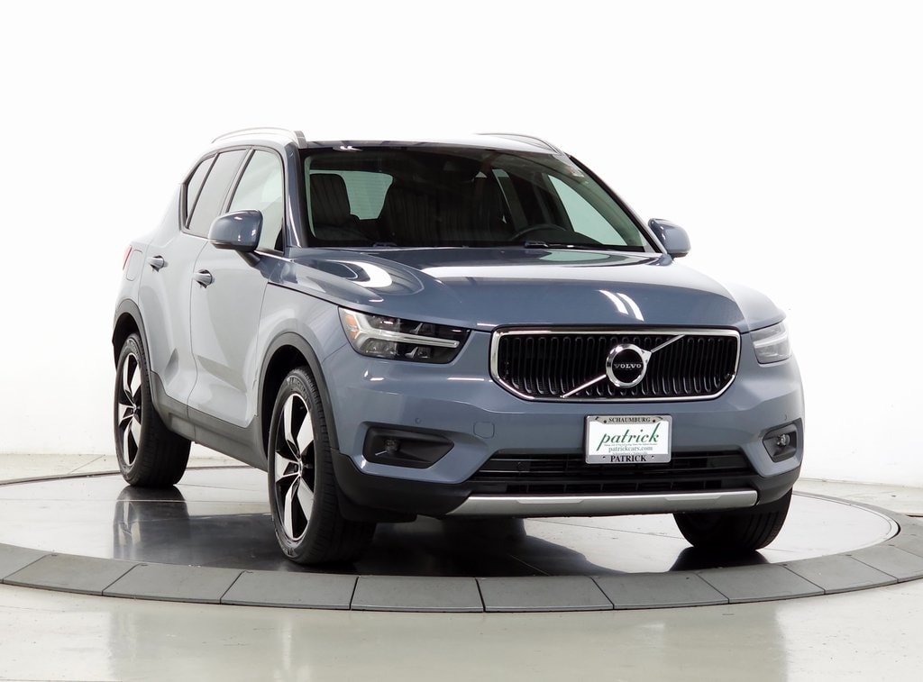 2021 Volvo XC40 Momentum 1