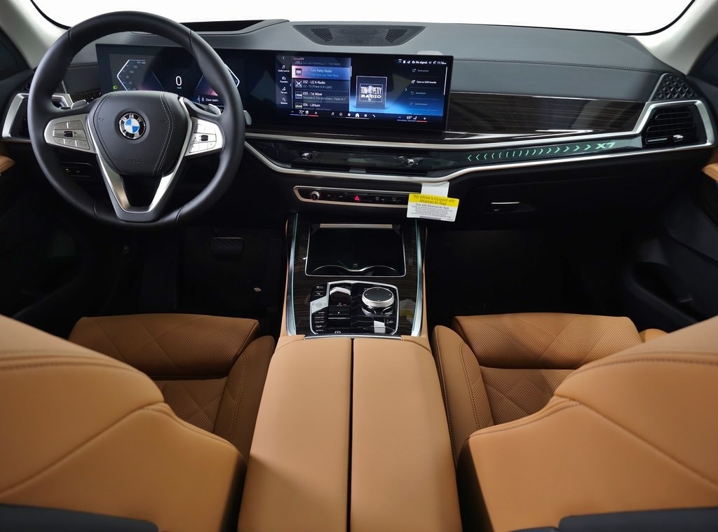 2025 BMW X7 xDrive40i 8