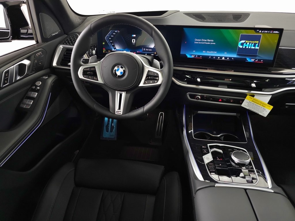 2025 BMW X7 M60i 14