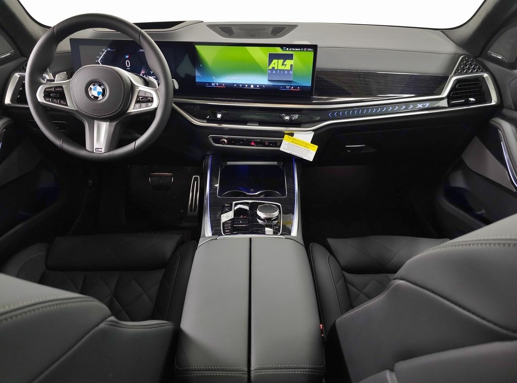 2025 BMW X7 xDrive40i M Sport 8