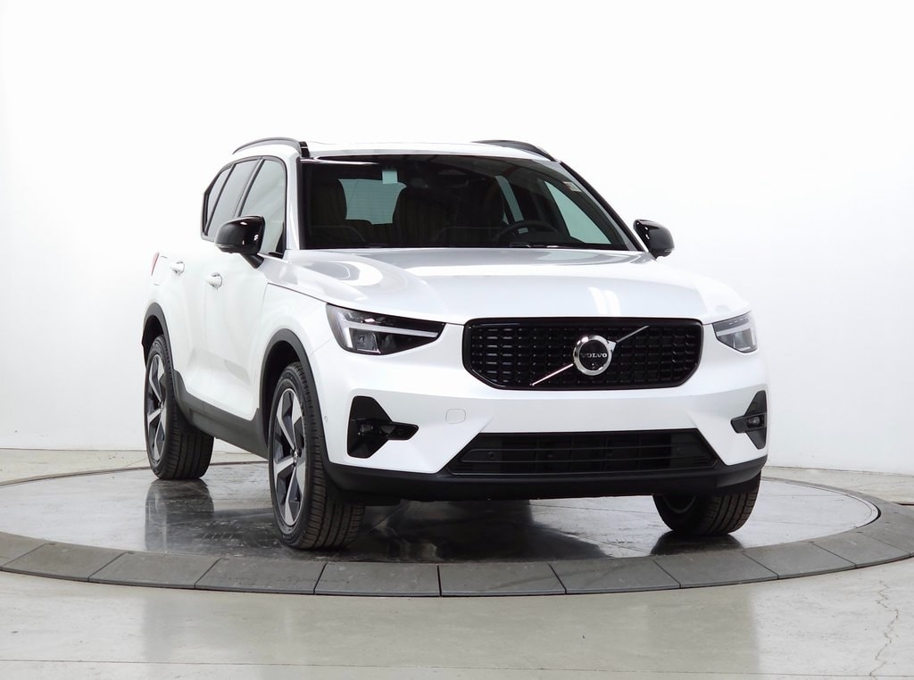 Certified 2025 Volvo XC40 B5 Plus Dark Theme SUV