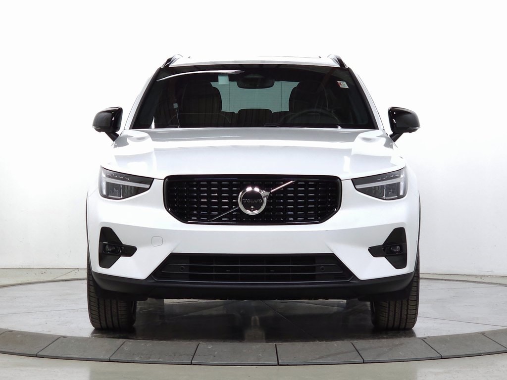 Certified 2025 Volvo XC40 B5 Plus Dark Theme SUV