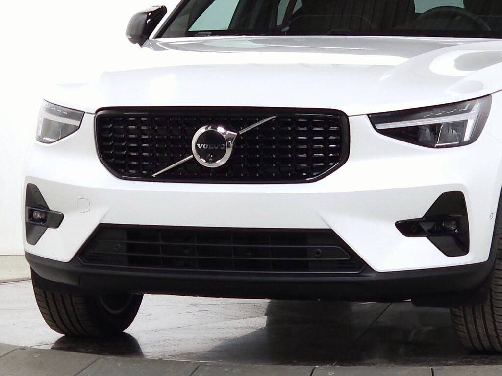 Certified 2025 Volvo XC40 B5 Plus Dark Theme SUV
