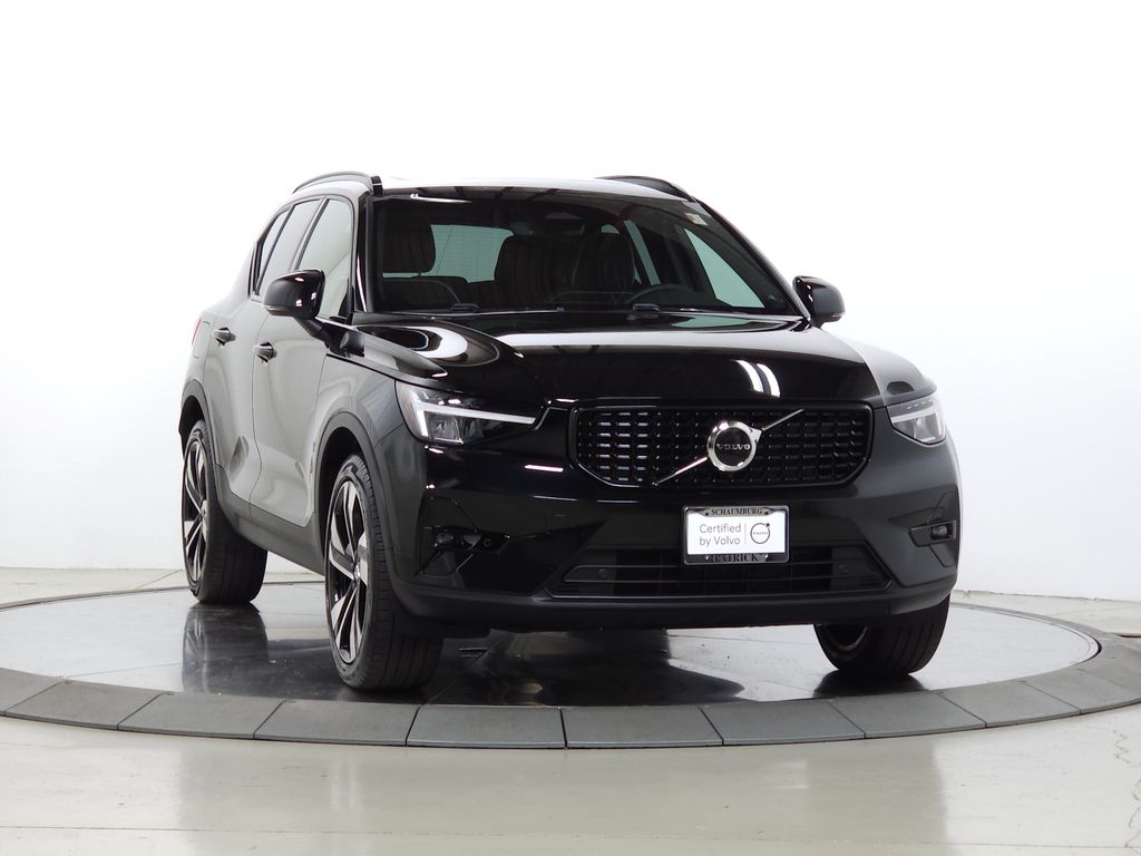 2023 Volvo XC40 B5 AWD Plus Dark SUV