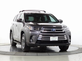Used 2019 Toyota Highlander Hybrid SUV for sale near Chicago, Illinois