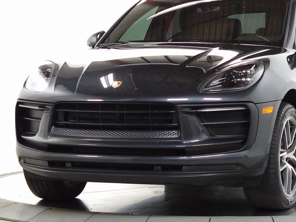 2022 Porsche Macan Base 3