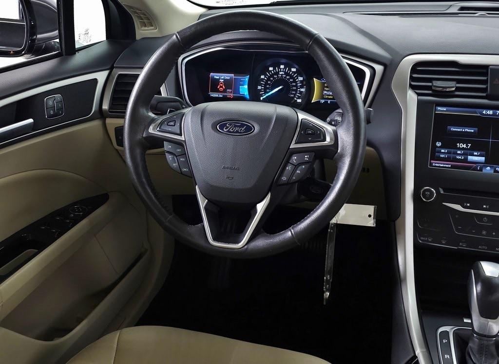 2015 Ford Fusion SE 14