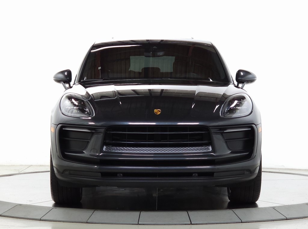 2022 Porsche Macan Base 2