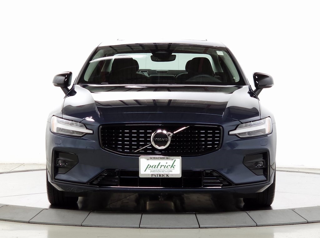 2023 Volvo S60 B5 Core Dark Theme 3