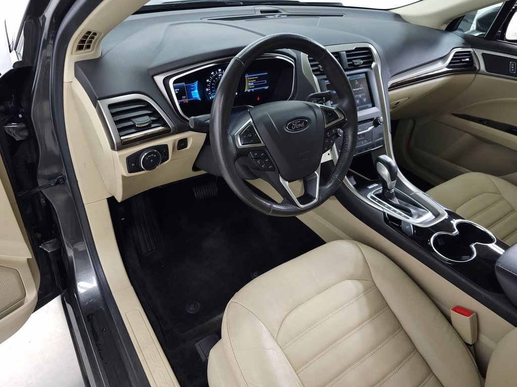 2015 Ford Fusion SE 12