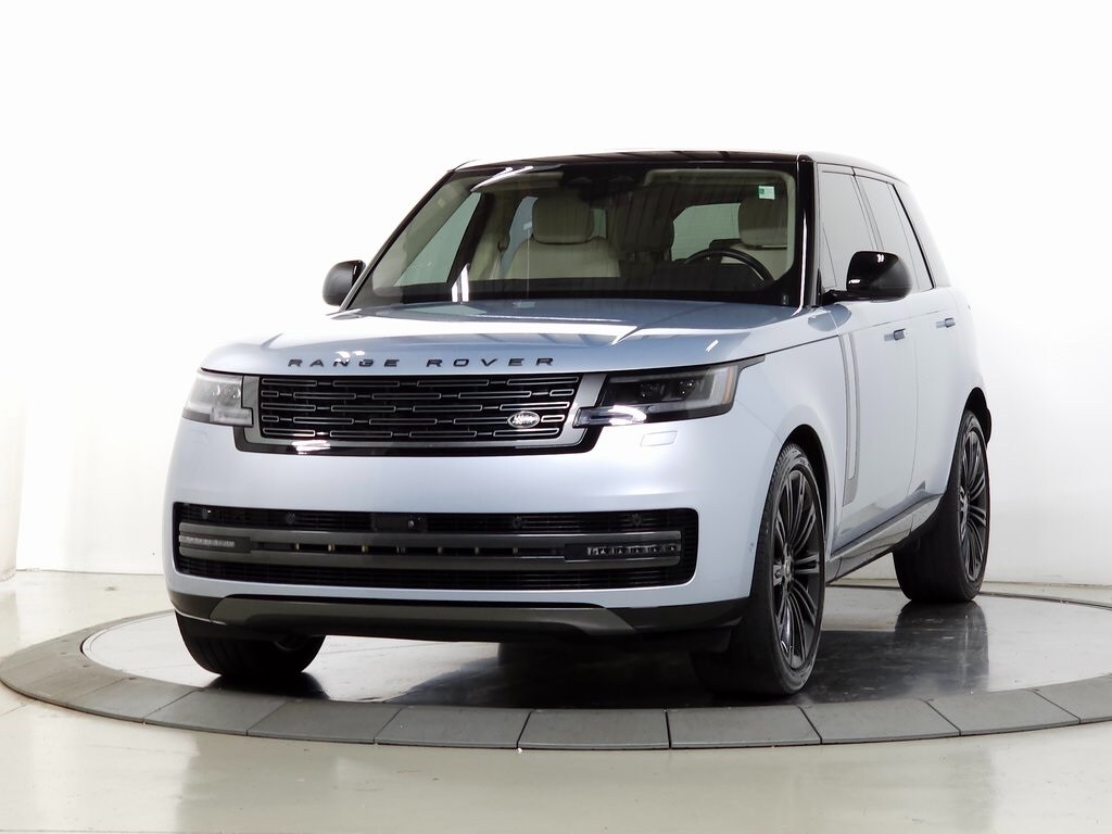 2023 Land Rover Range Rover SE photo 4