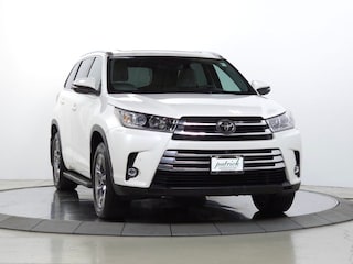 Used 2019 Toyota Highlander Limited Platinum SUV for sale near Chicago, Illinois