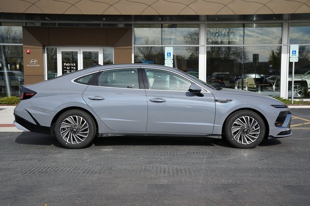 New 2026 Hyundai Sonata Hybrid SEL Sedan