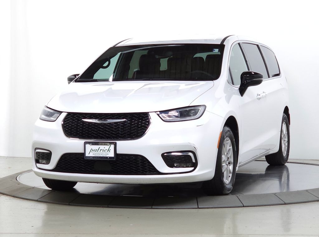 Used 2025 Chrysler Pacifica Select Van Passenger Van