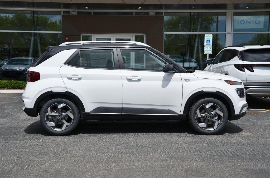 New 2026 Hyundai Venue SEL w/Two-Tone Roof SUV