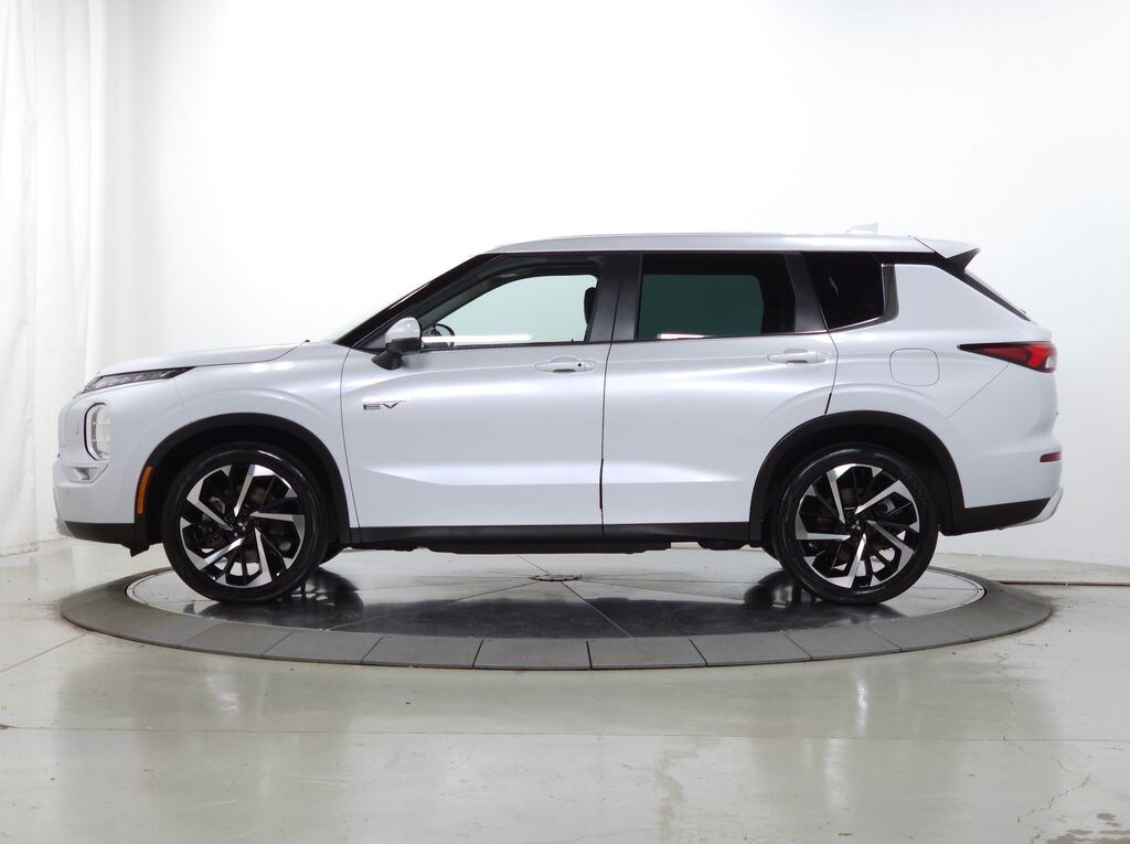 Used 2023 Mitsubishi Outlander Plug-In Hybrid SE SUV
