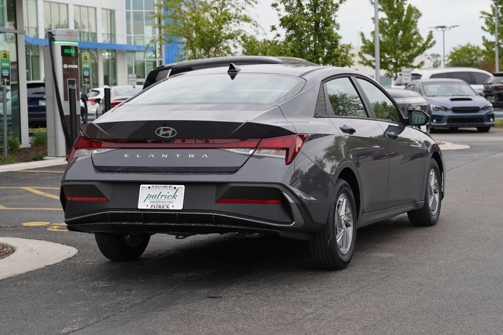 New 2026 Hyundai Elantra SE Sedan