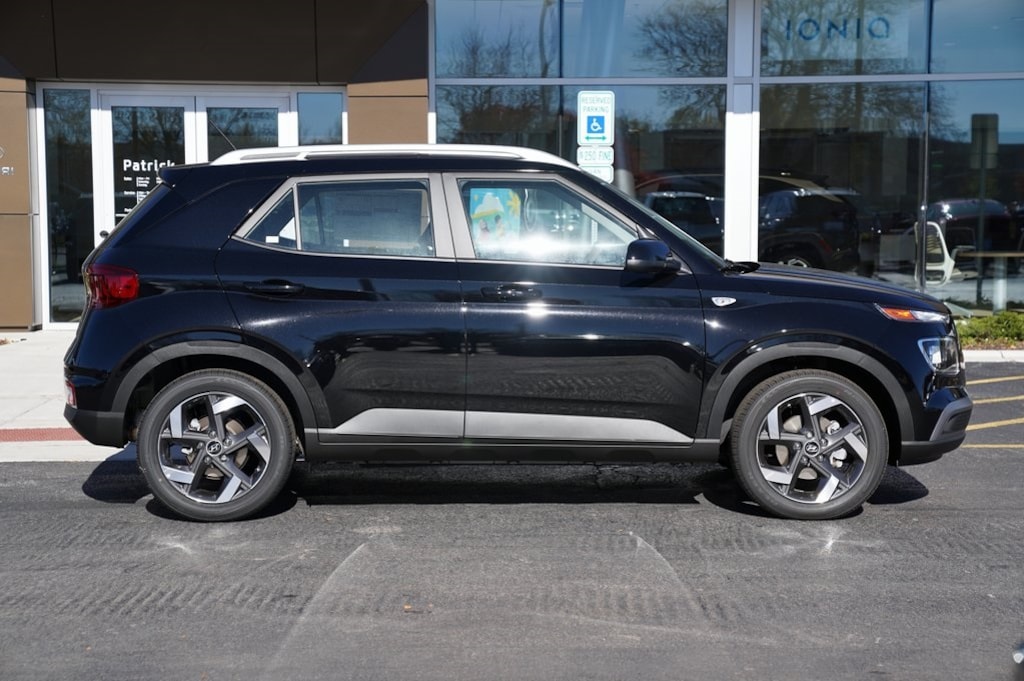 New 2025 Hyundai Venue SEL SUV