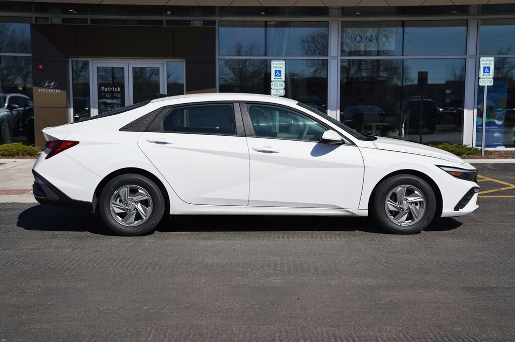New 2026 Hyundai Elantra SE Sedan
