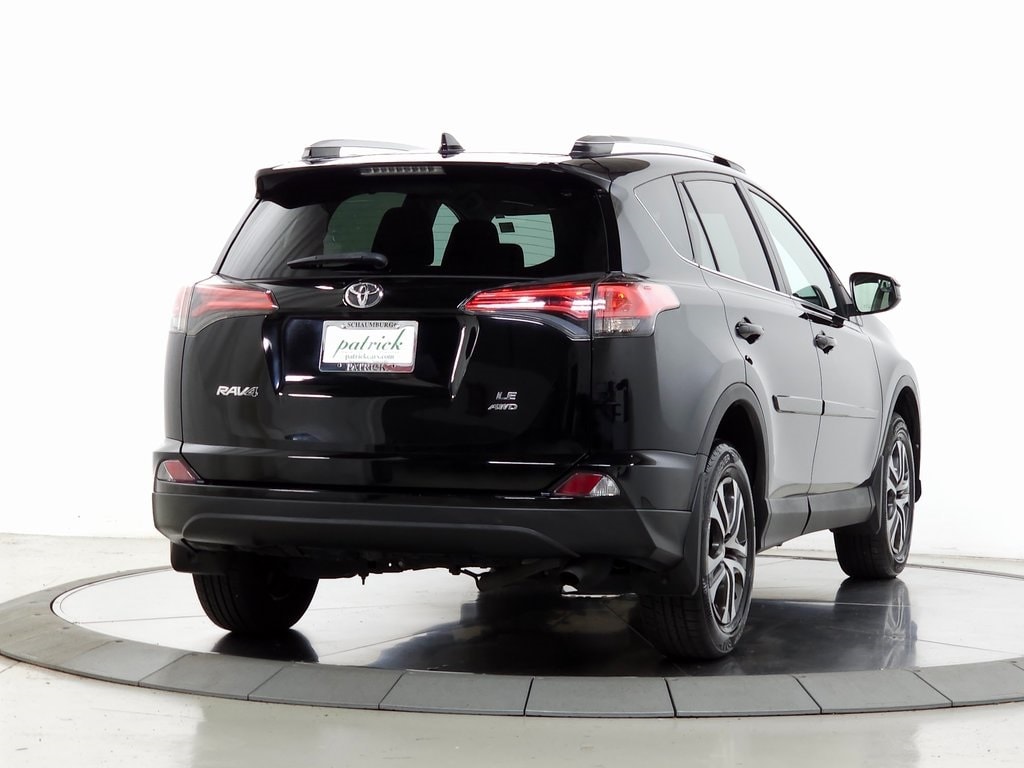 2016 Toyota RAV4 LE 9