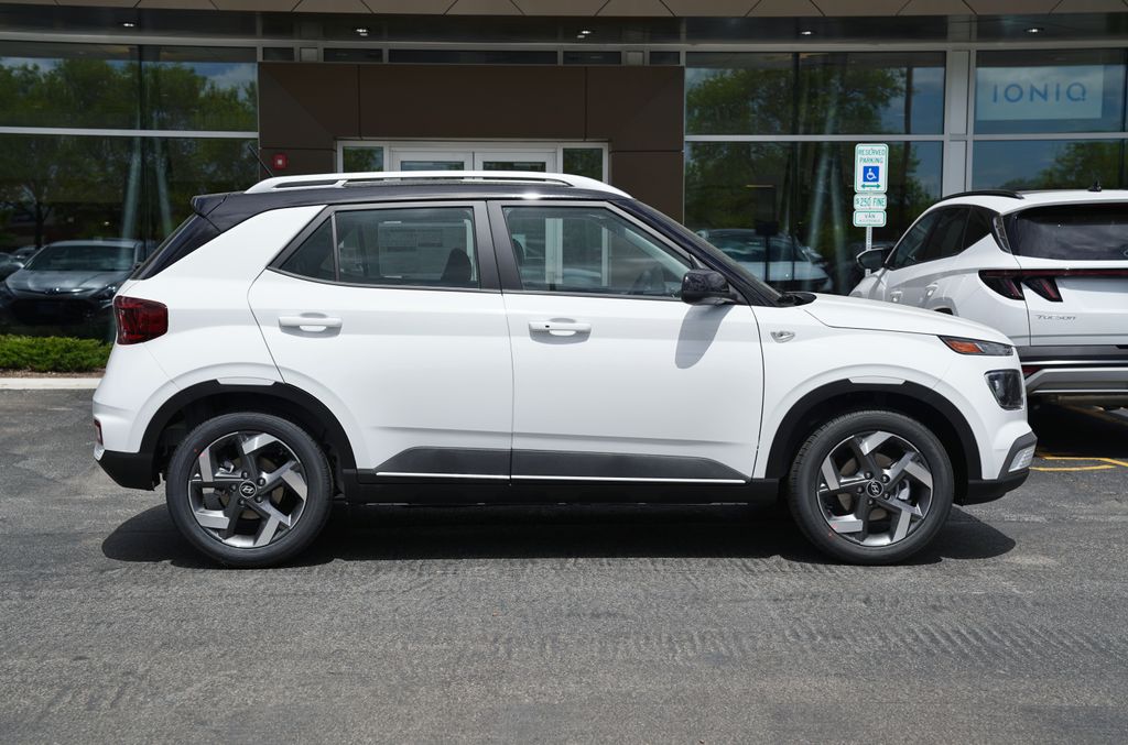 New 2026 Hyundai Venue SEL w/Two-Tone Roof SUV