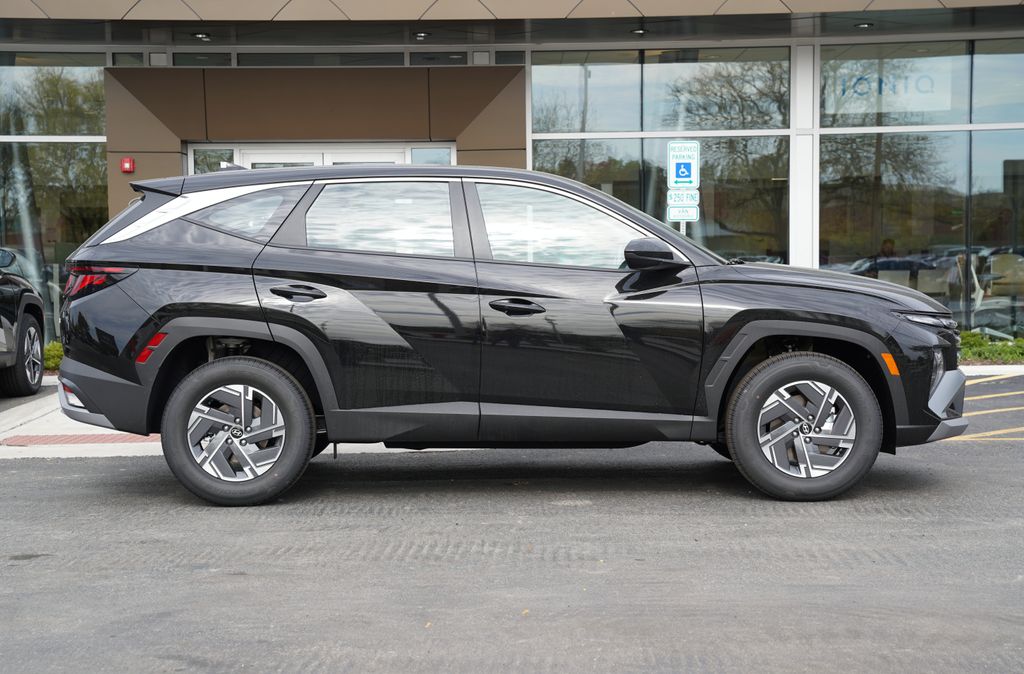 New 2026 Hyundai Tucson Hybrid Blue SE SUV