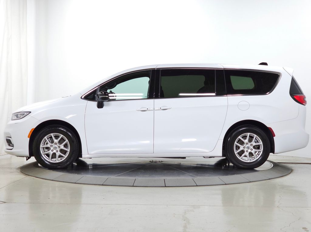 Used 2025 Chrysler Pacifica Select Van Passenger Van