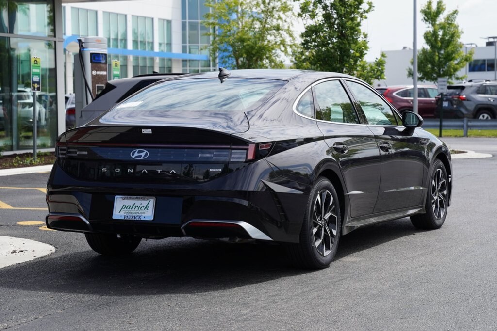 New 2025 Hyundai Sonata SEL Sedan