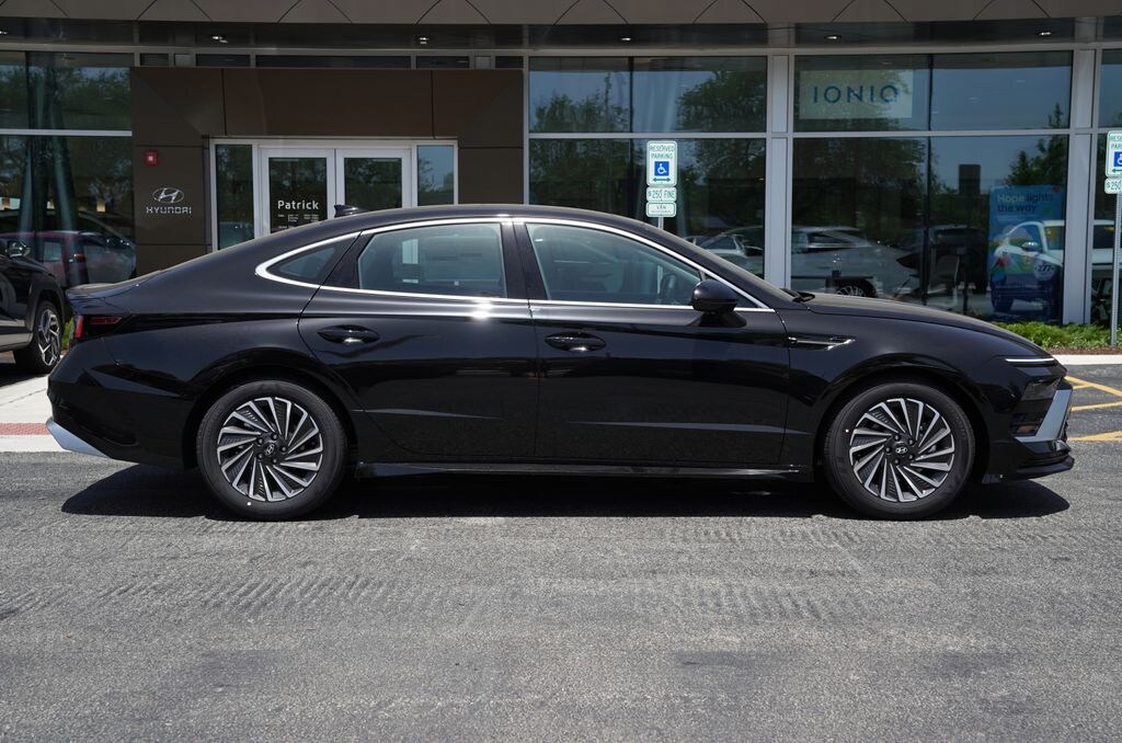 New 2026 Hyundai Sonata Hybrid SEL Sedan