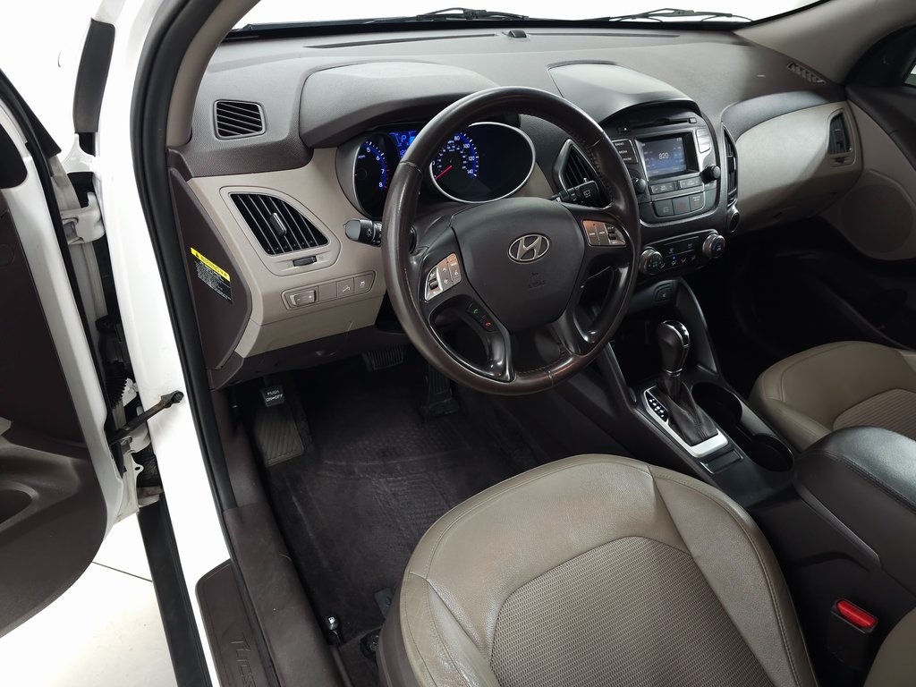 2015 Hyundai Tucson SE 16