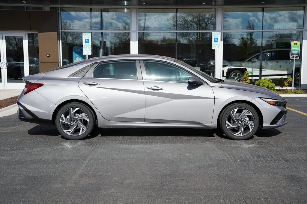 New 2026 Hyundai Elantra Limited Sedan