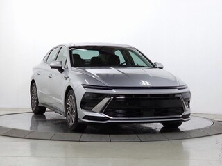 Used 2025 Hyundai Sonata Hybrid Limited Sedan for sale near Naperville, Hoffman Estates & Aurora IL