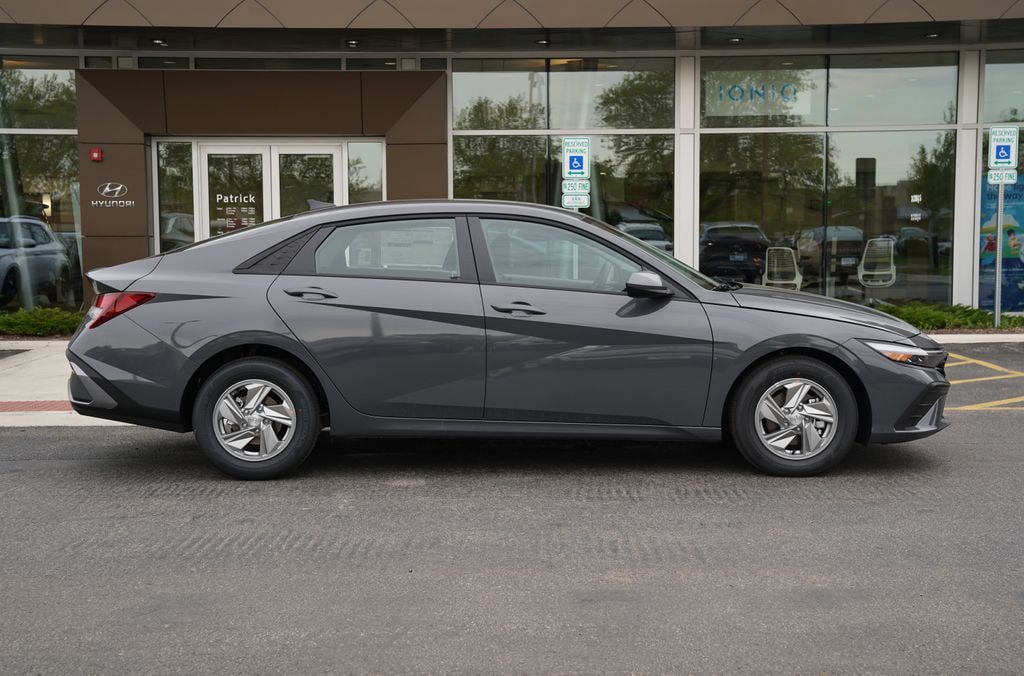 New 2026 Hyundai Elantra SE Sedan