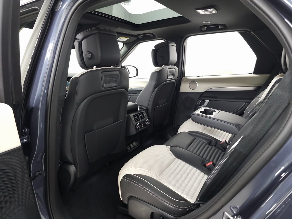 2024 Land Rover Discovery Dynamic SE 31