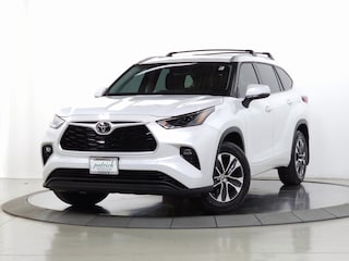 Used 2022 Toyota Highlander XLE SUV for sale near Chicago, Illinois