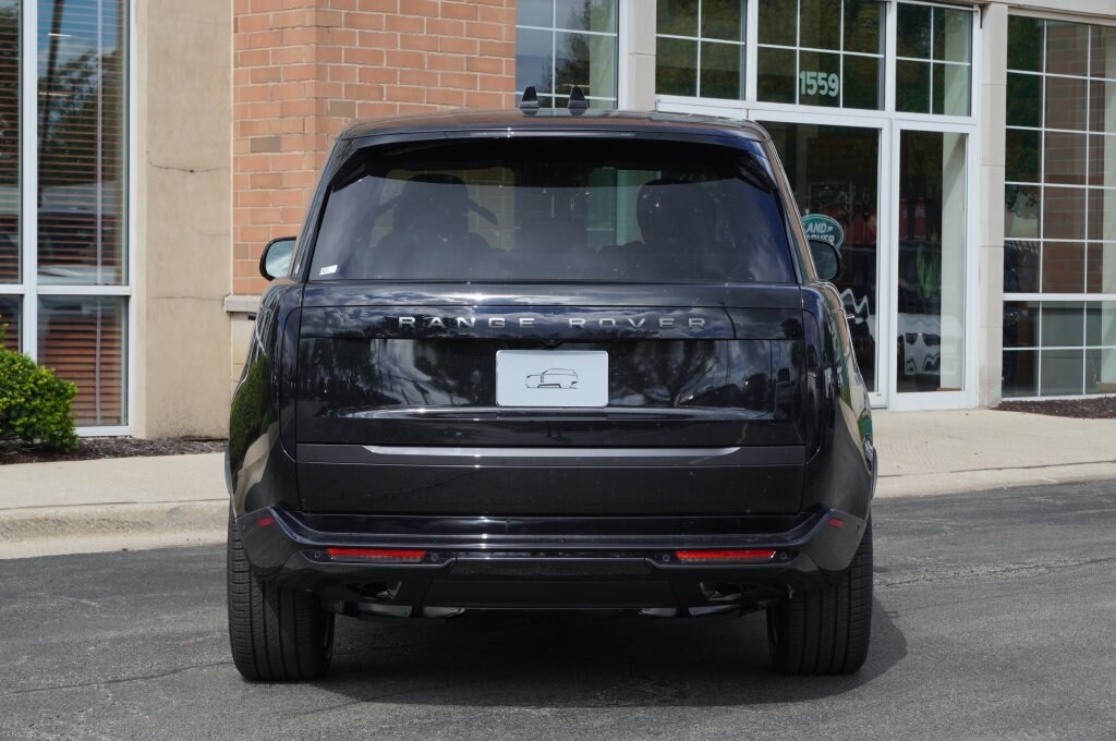 New 2026 Land Rover Range Rover SE SUV