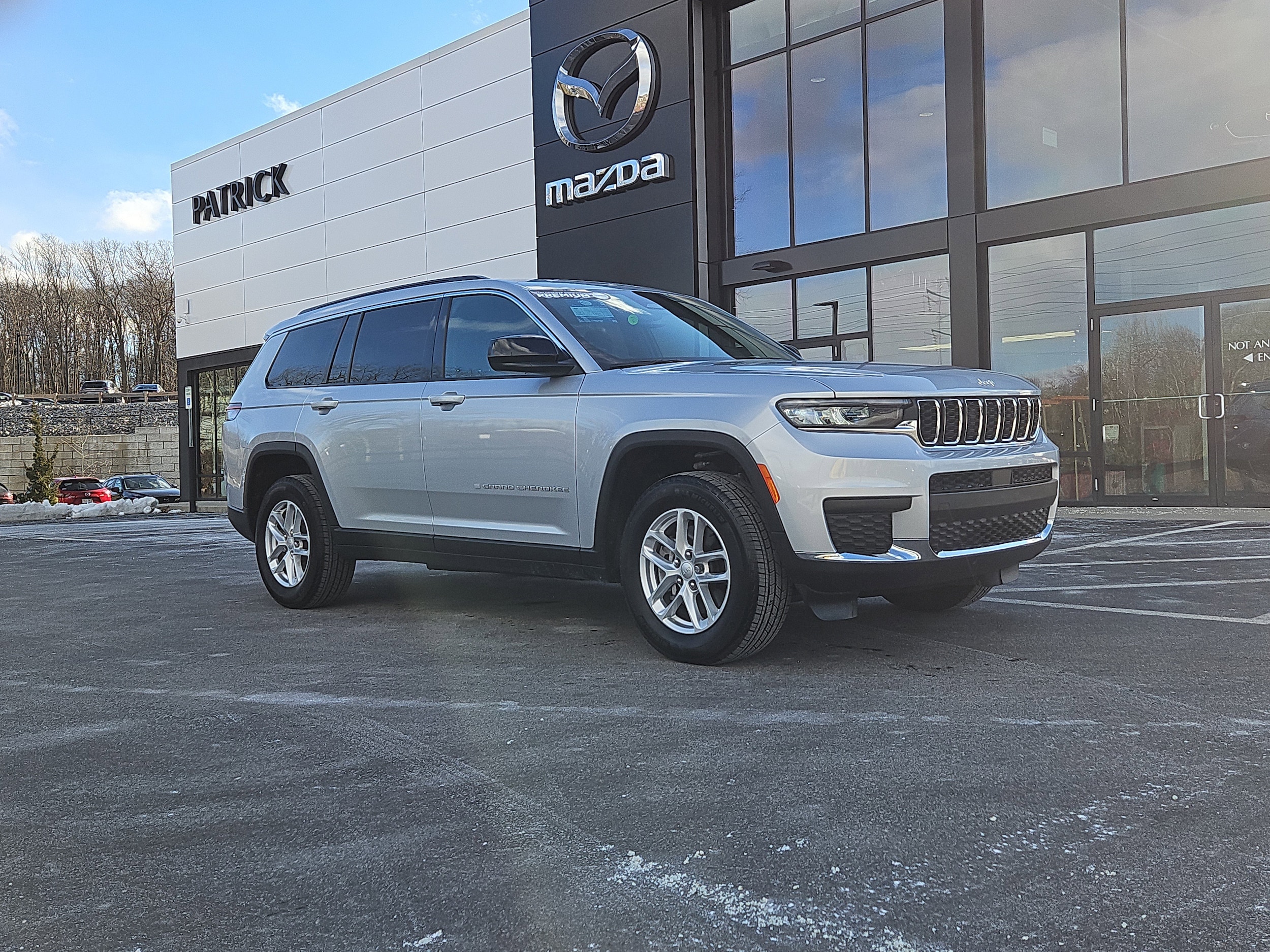 2024 Jeep Grand Cherokee L Laredo's photo
