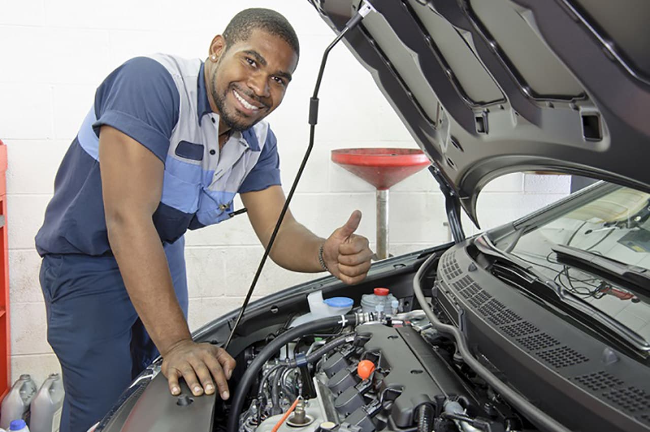 Mechanic_Looking_at_Hood_of_Car.jpg