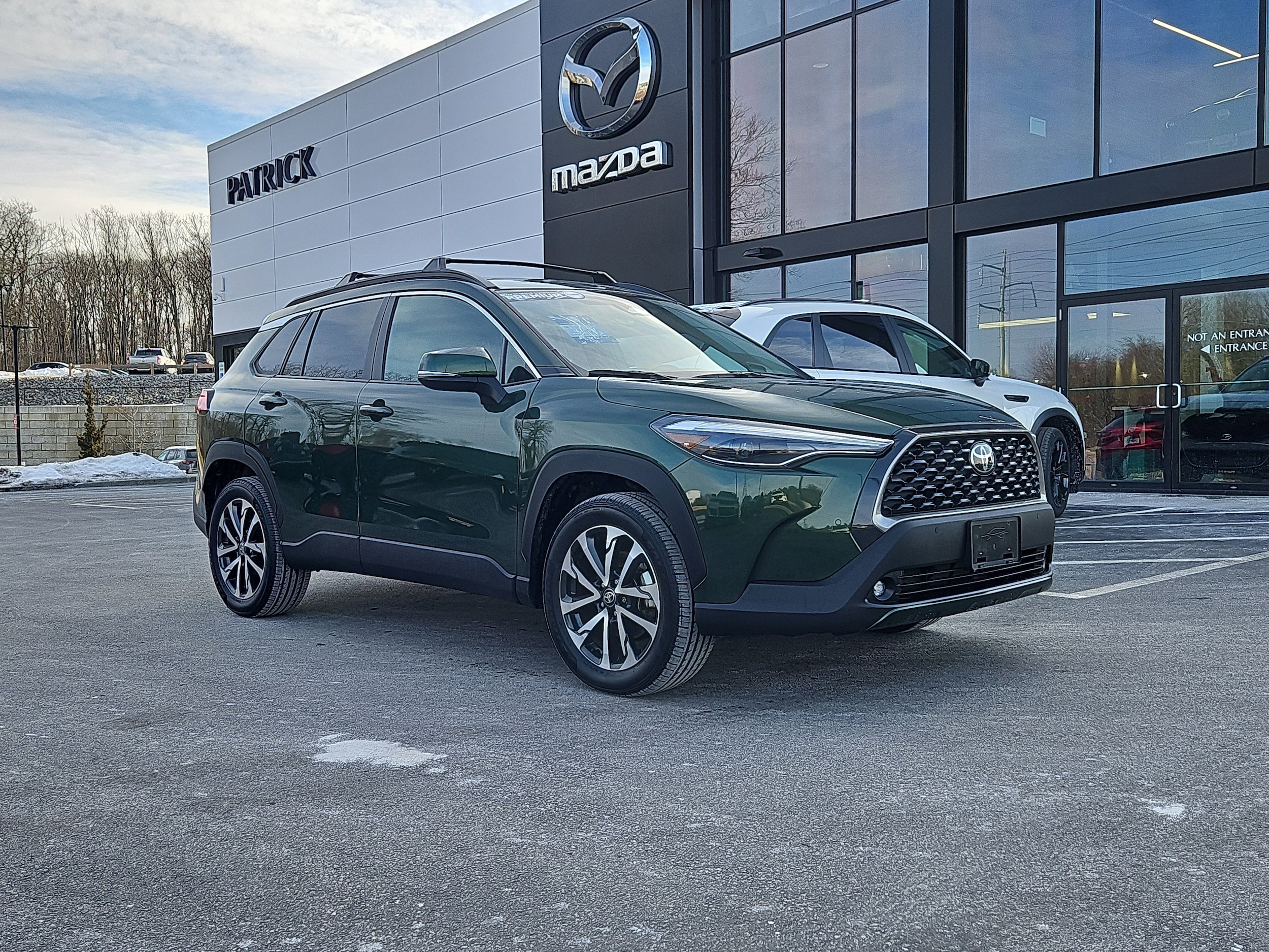 2024 Toyota Corolla Cross XLE's photo