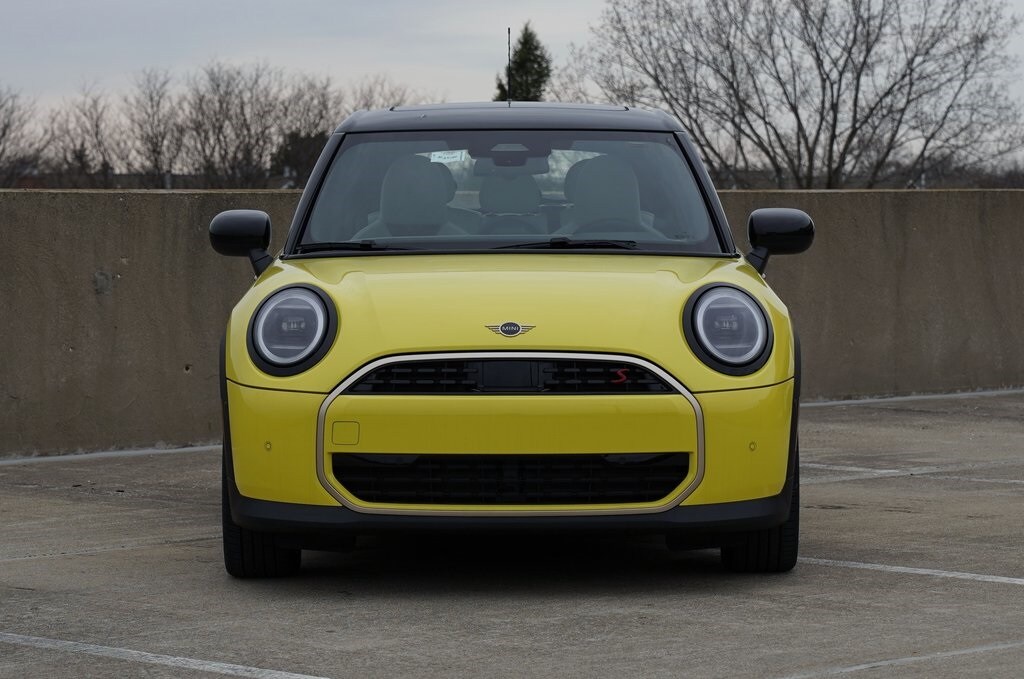 2025 Mini Cooper 4 Door Hardtop Signature photo 2