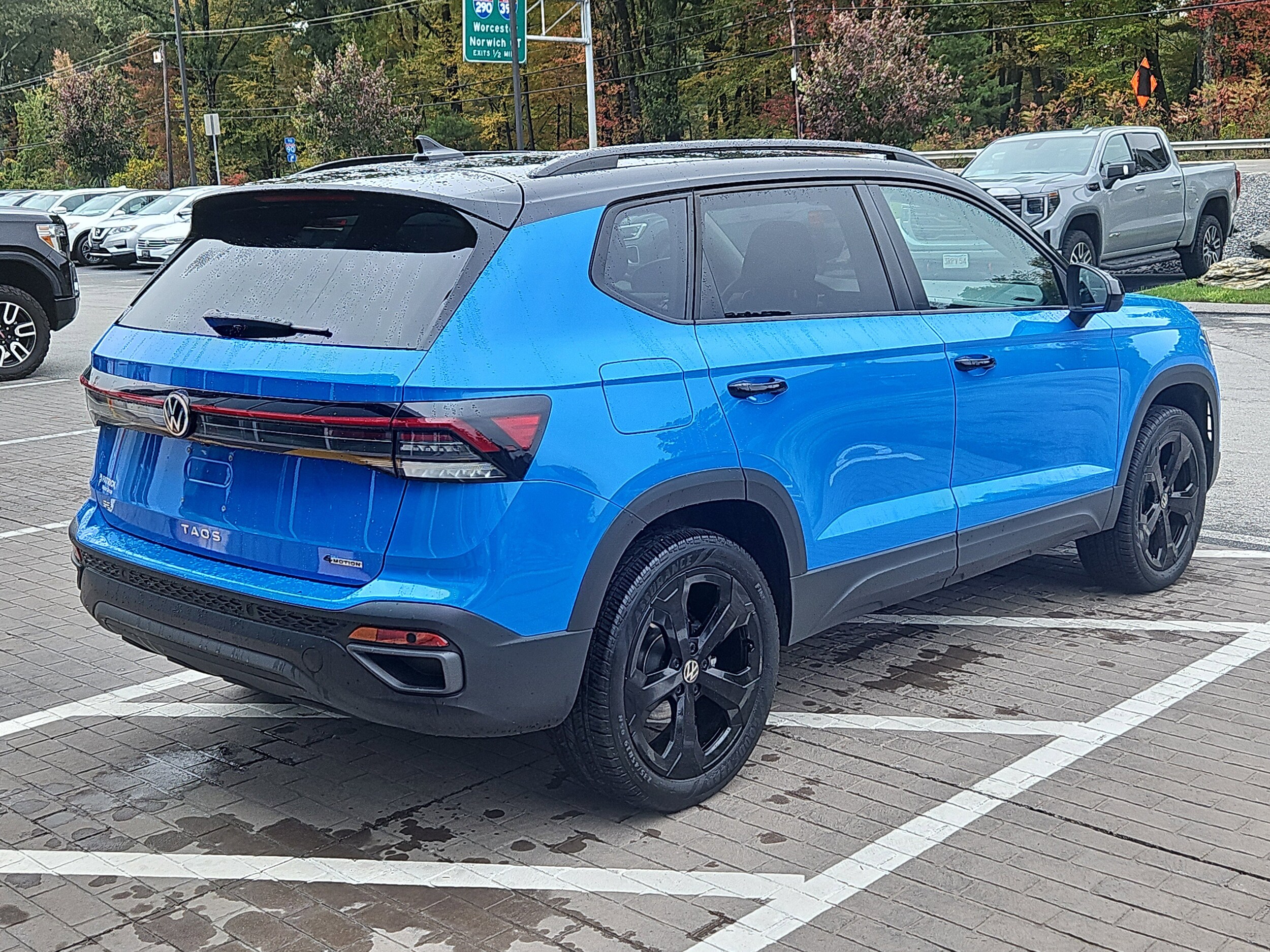 2025 Volkswagen Taos SE photo 2