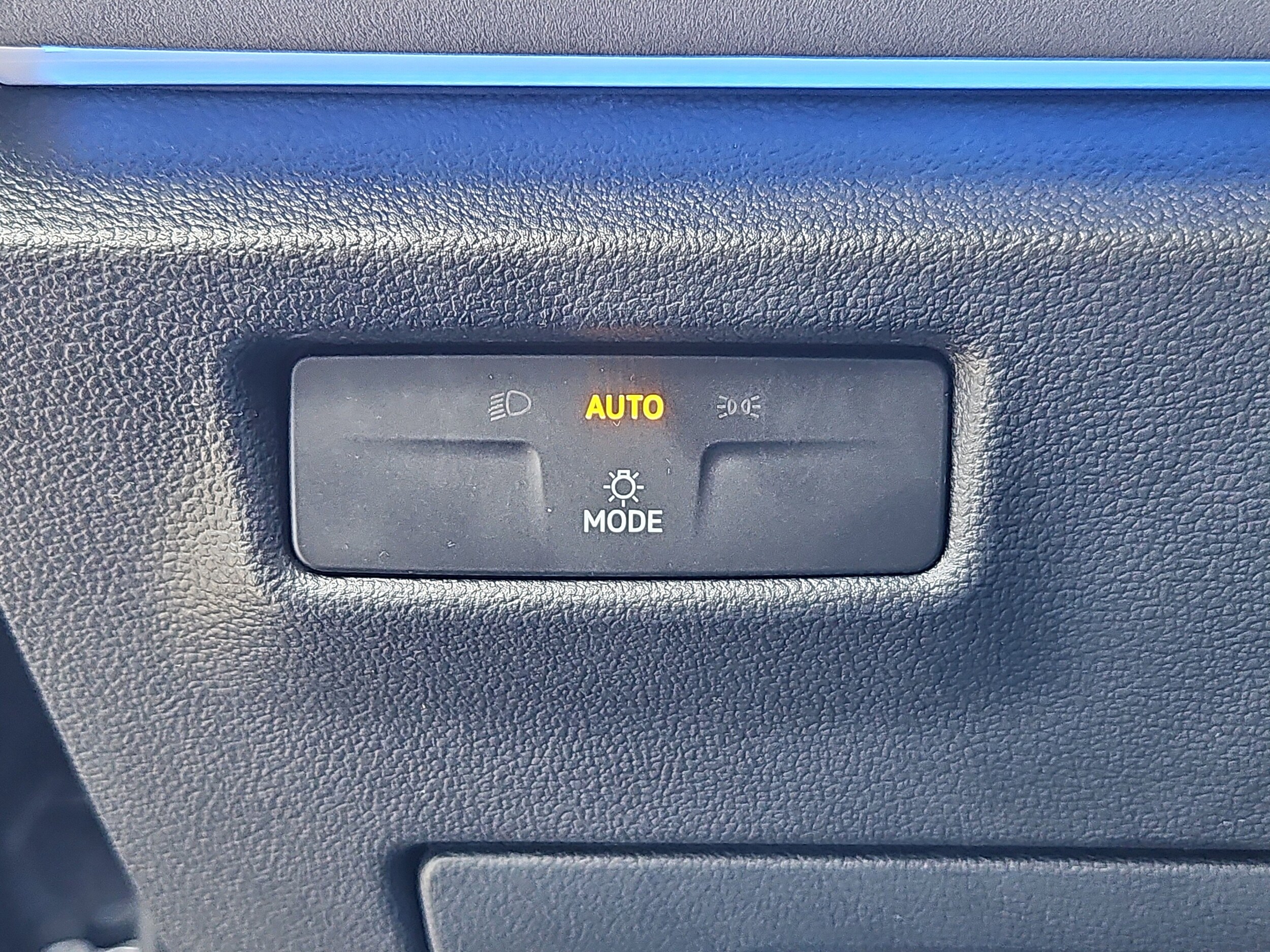 2025 Volkswagen Tiguan SE - Photo 9