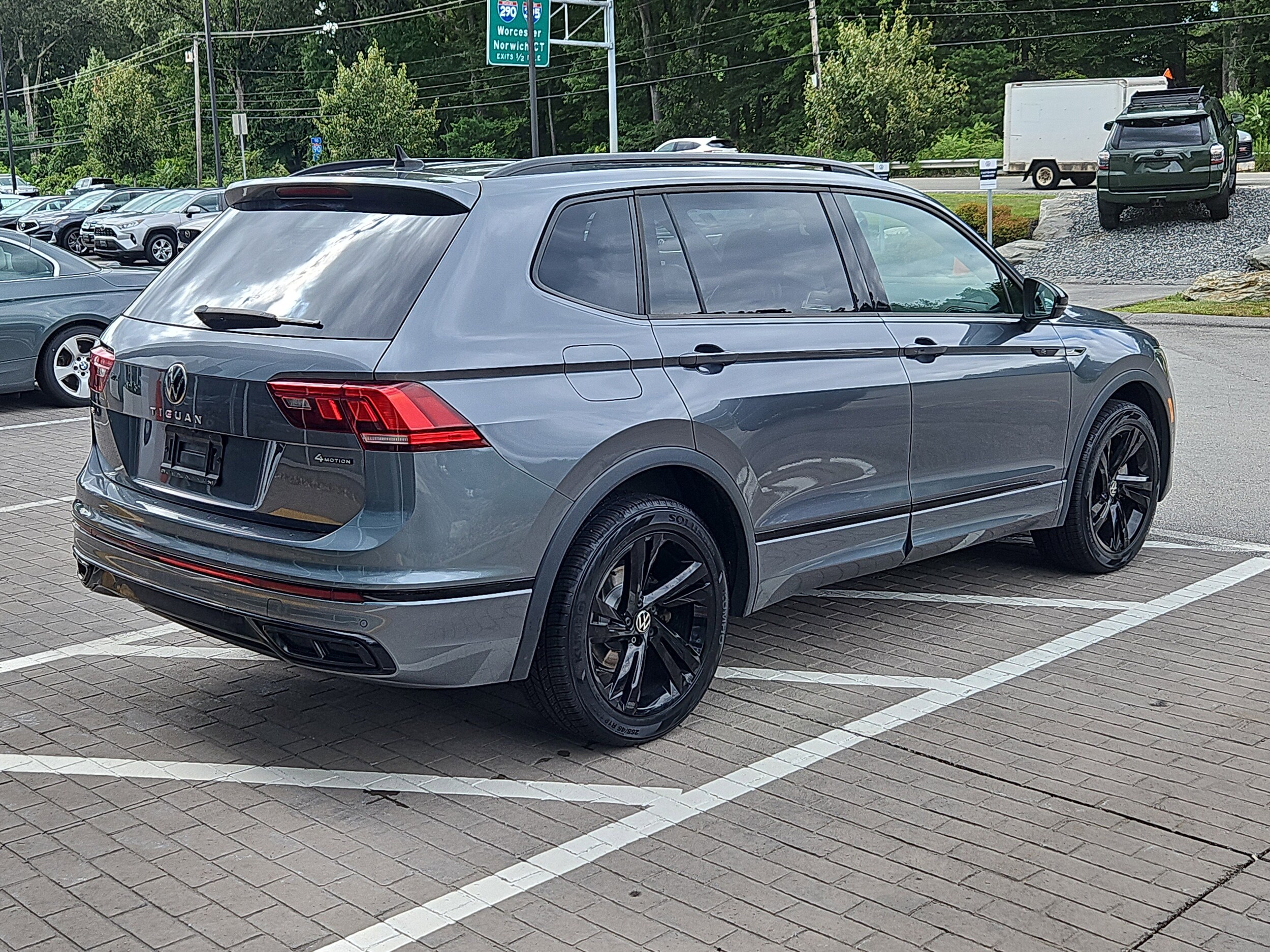 2023 Volkswagen Tiguan SE R-Line Black photo 2