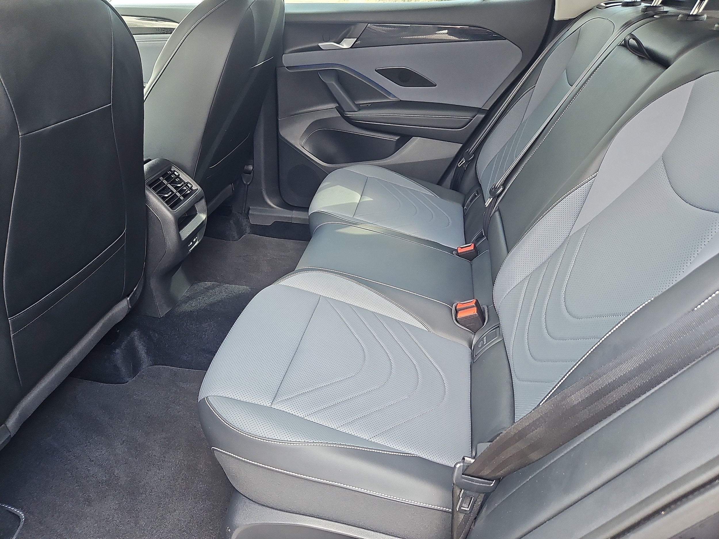 2025 Volkswagen Tiguan SE - Photo 30
