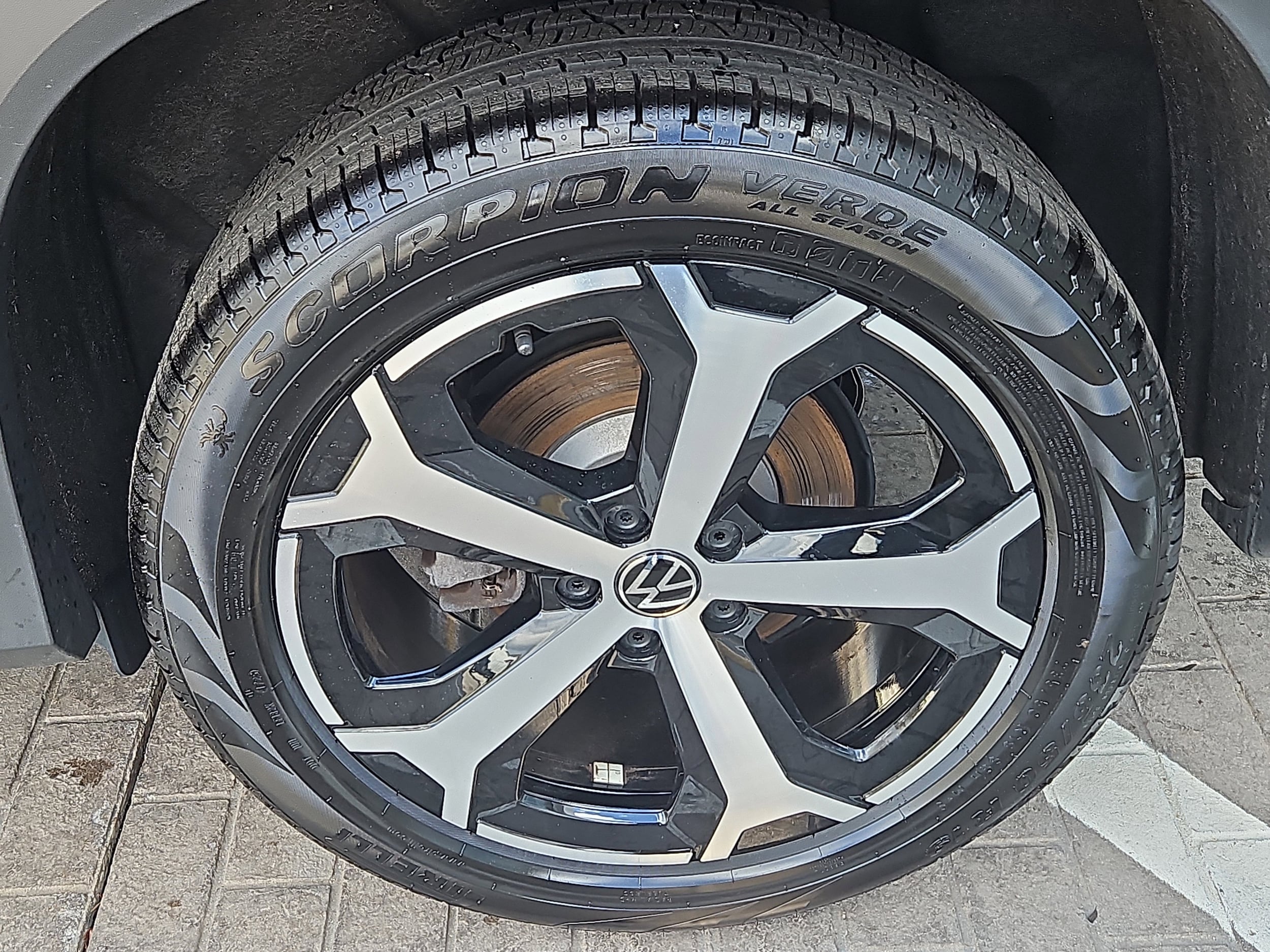 2025 Volkswagen Tiguan SE - Photo 26