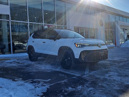 2025 Volkswagen Taos 1.5T SE Black SUV