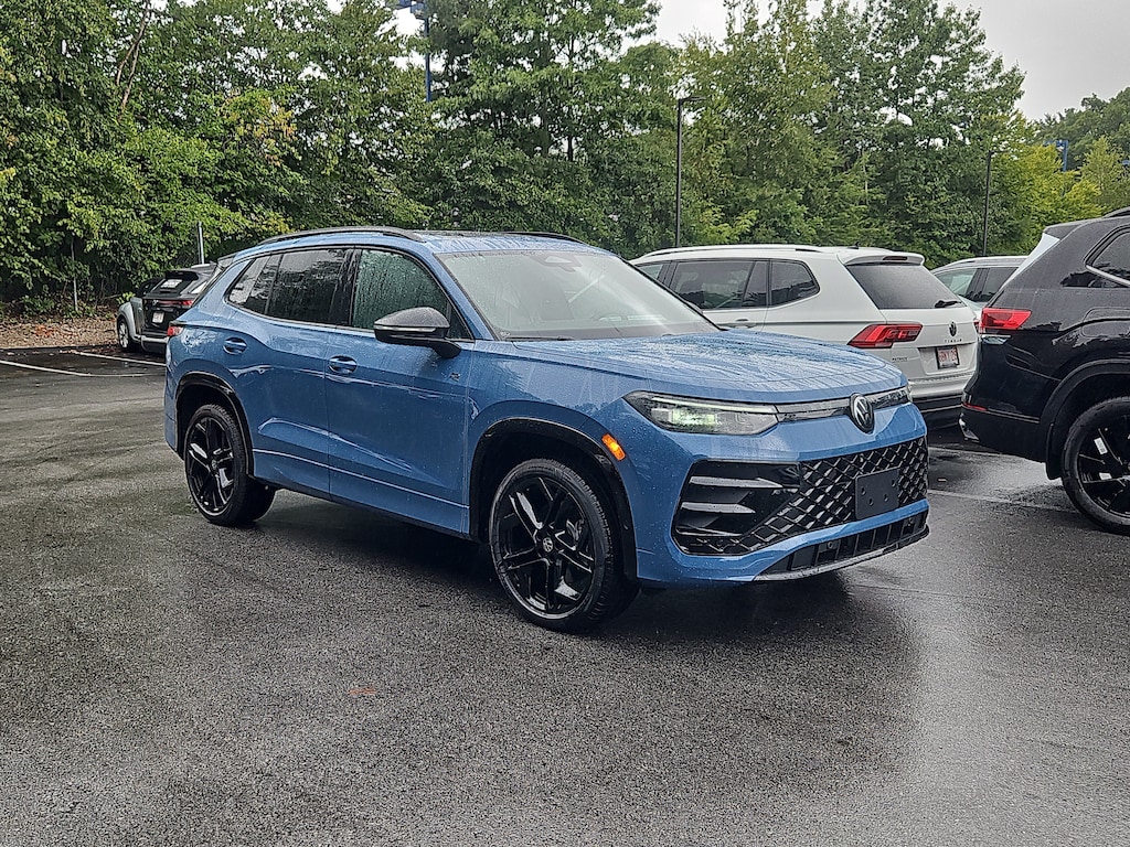 New 2026 Volkswagen Tiguan SE R-Line Black SUV