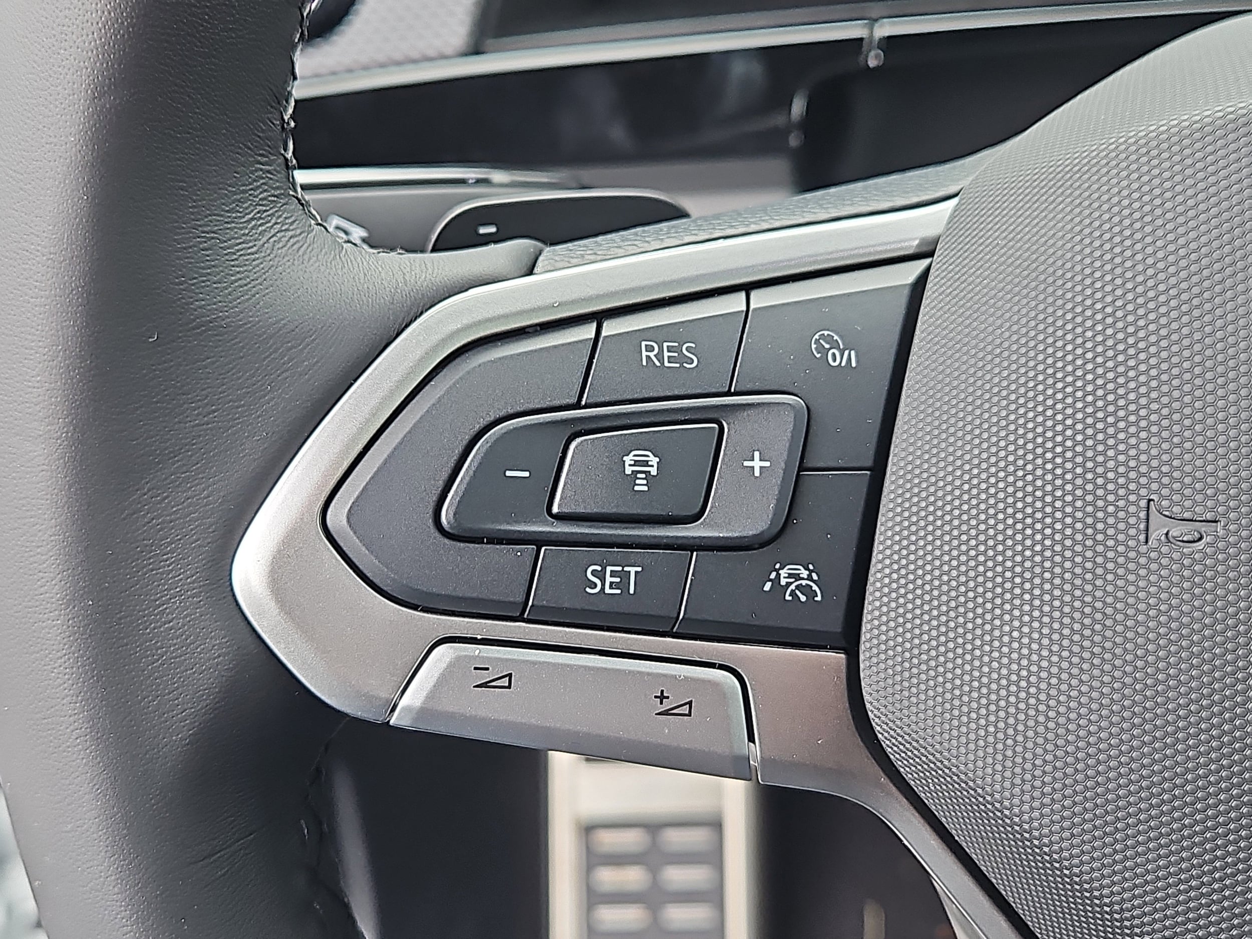 2026 Volkswagen Atlas Cross Sport SEL R-LINE - Photo 16