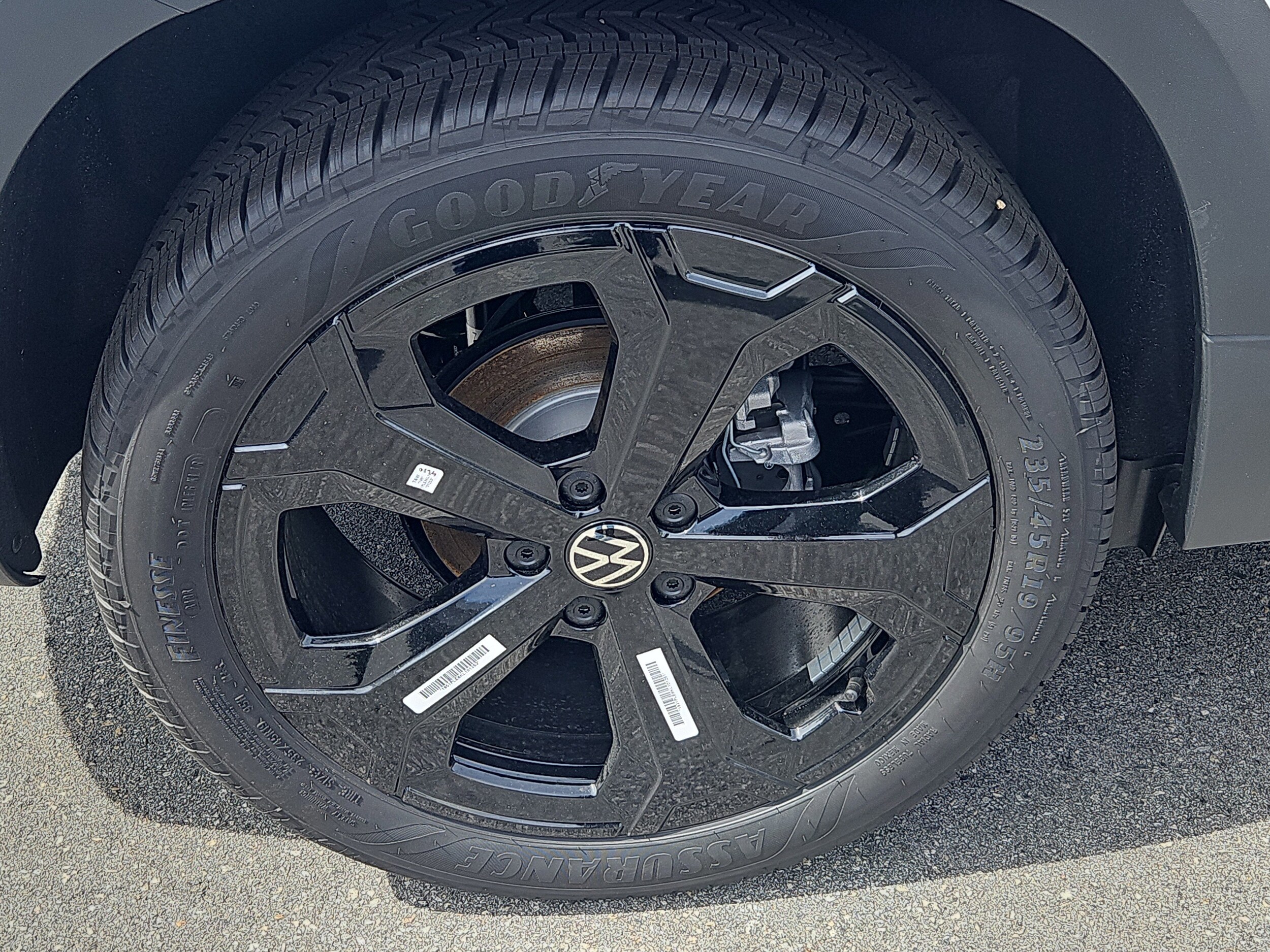 2025 Volkswagen Taos SEL photo 2